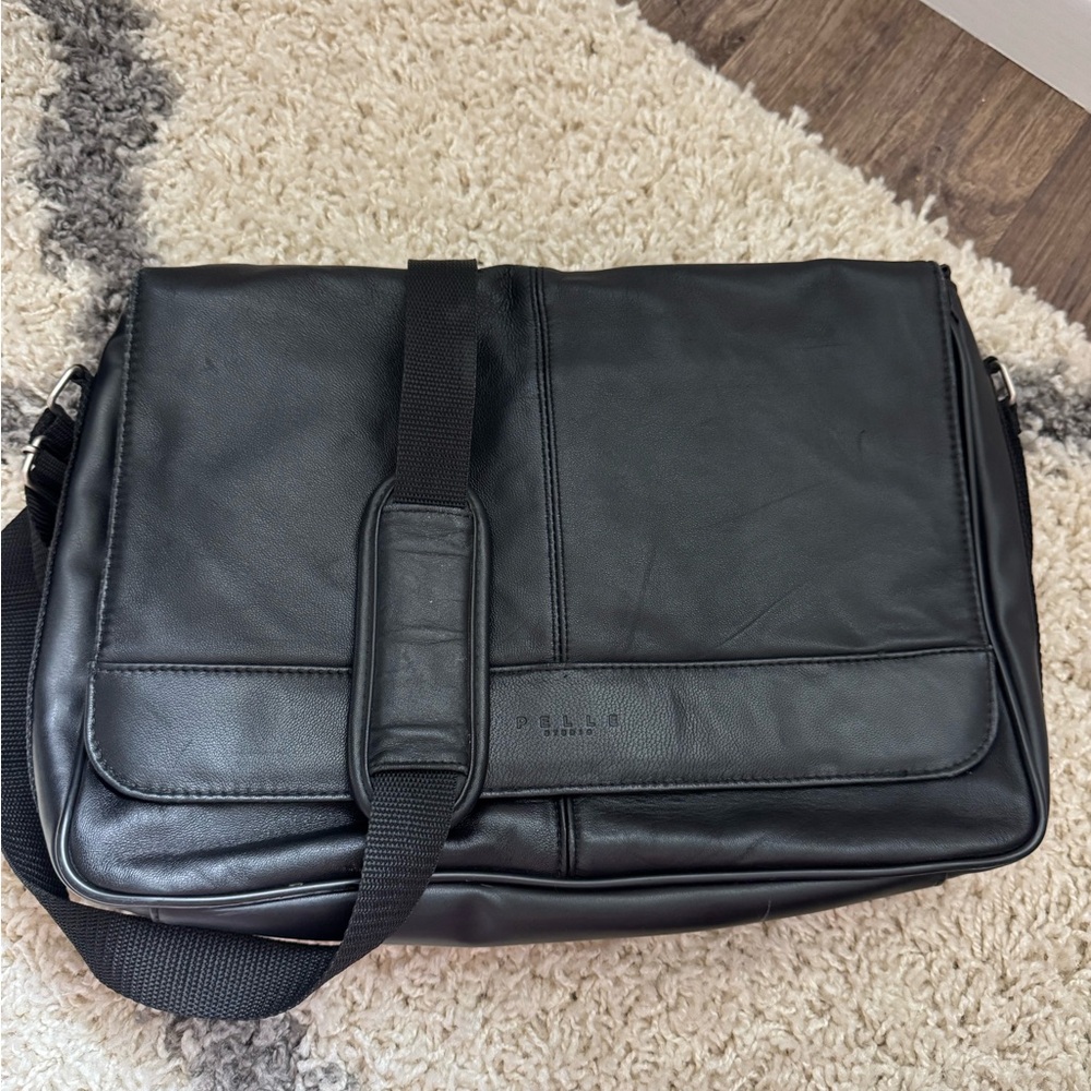 Men’s Black Leather Messenger Bag